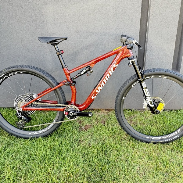 Specialized S-WORKS EPIC 8 ou EPIC 9! 